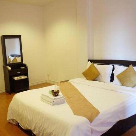 Oyo 1089 Baan Boran Hotell Bangkok Exteriör bild
