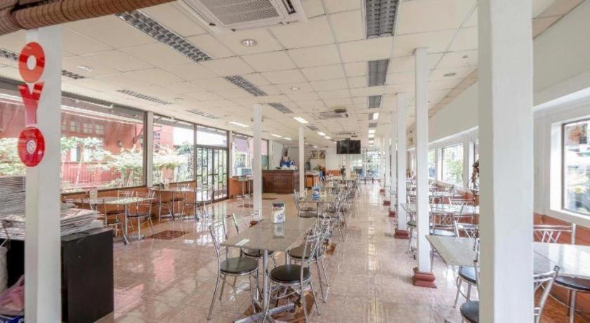 Oyo 1089 Baan Boran Hotell Bangkok Exteriör bild