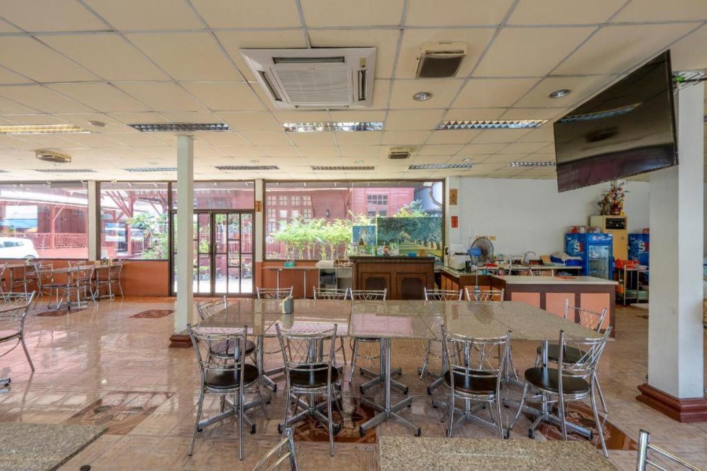 Oyo 1089 Baan Boran Hotell Bangkok Exteriör bild