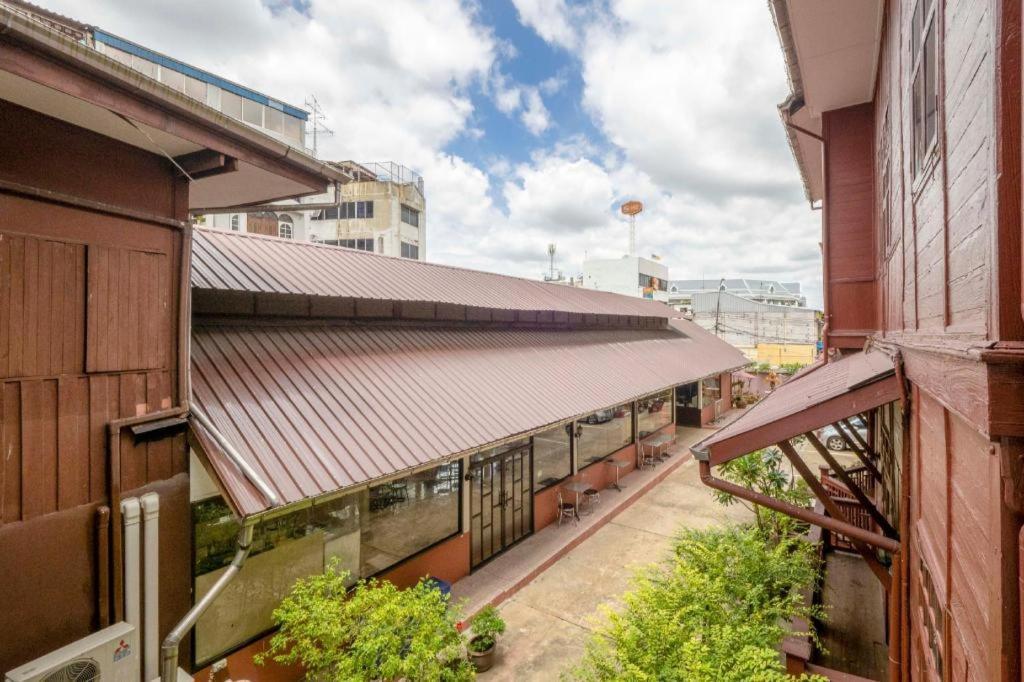 Oyo 1089 Baan Boran Hotell Bangkok Exteriör bild
